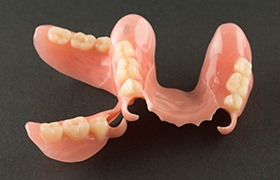 Set of partial dentures